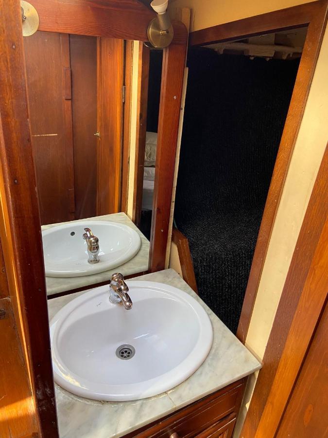 Fantastic Sailing Boat To Sleep In Barcelona Hotel Esterno foto